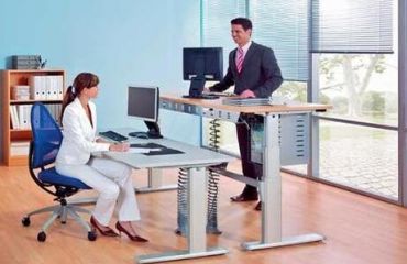 使用升降办公桌时需要注意什么？